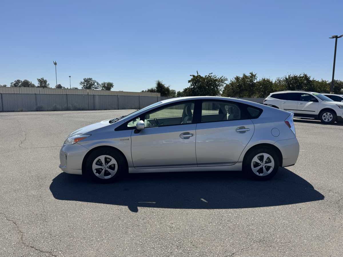 2013 Toyota Prius Two photo 6