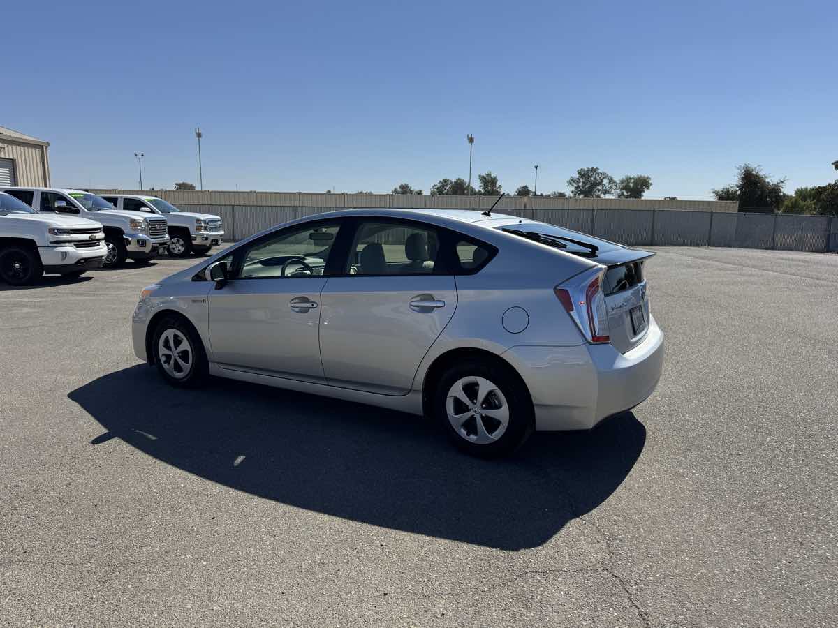 2013 Toyota Prius Two photo 7
