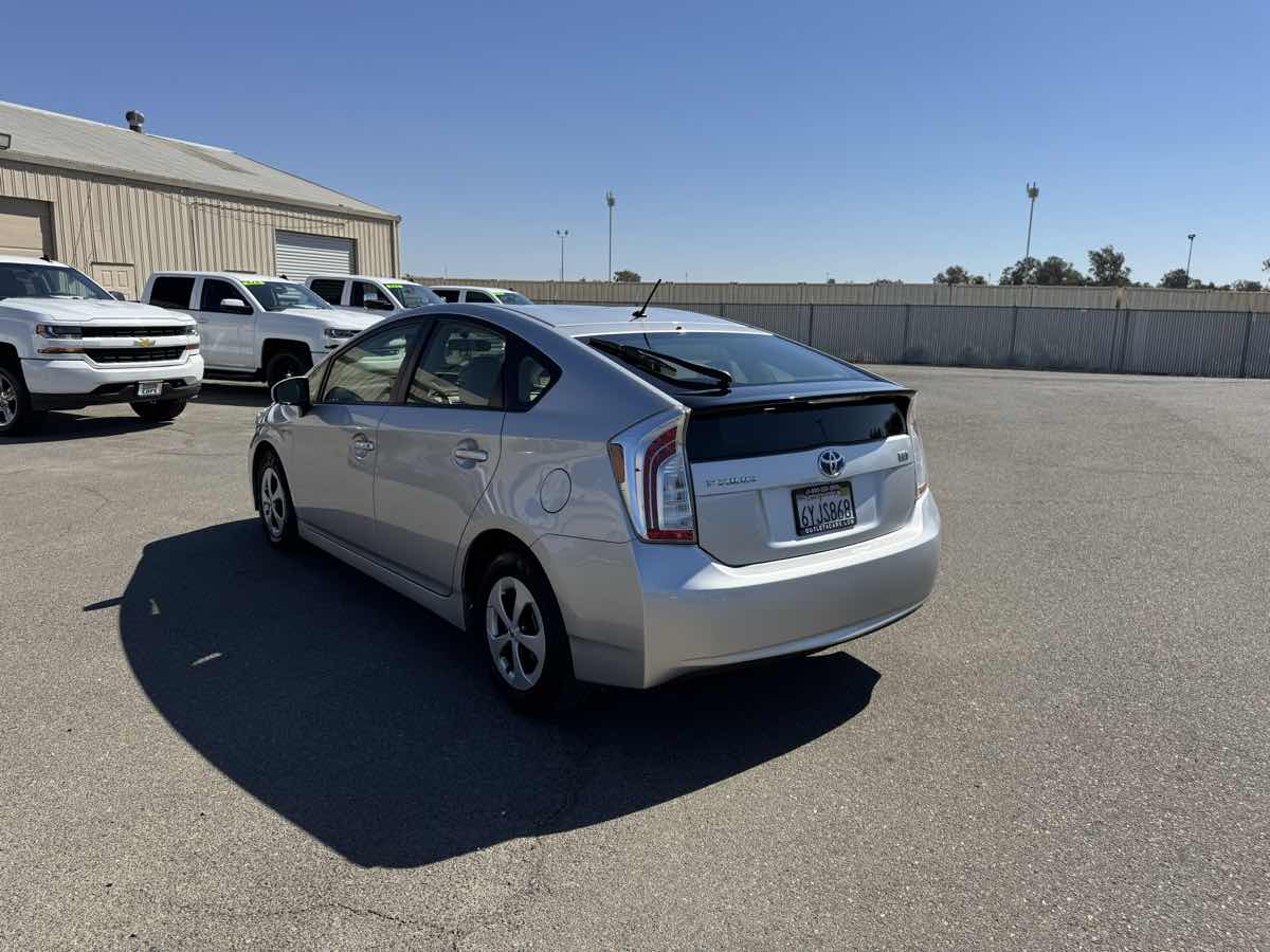 2013 Toyota Prius Two photo 8