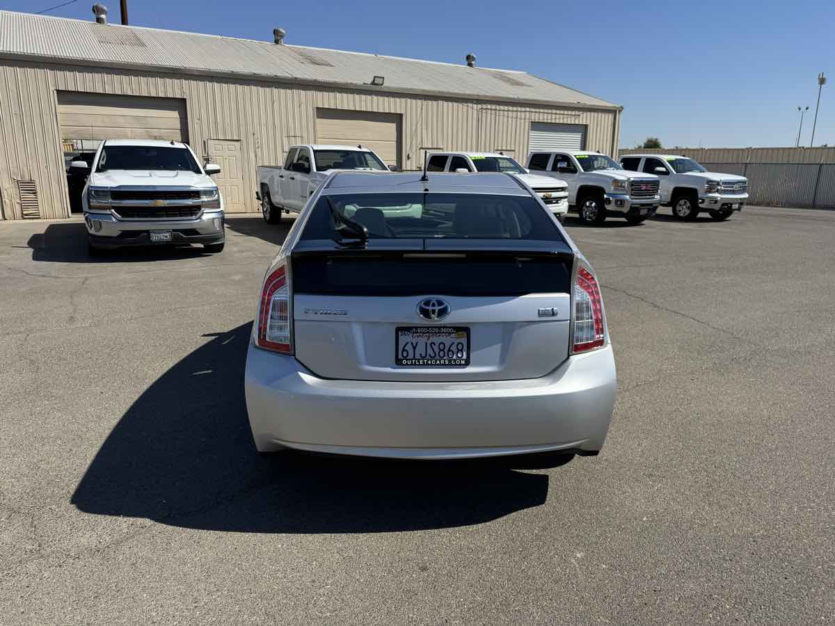 2013 Toyota Prius Two photo 9
