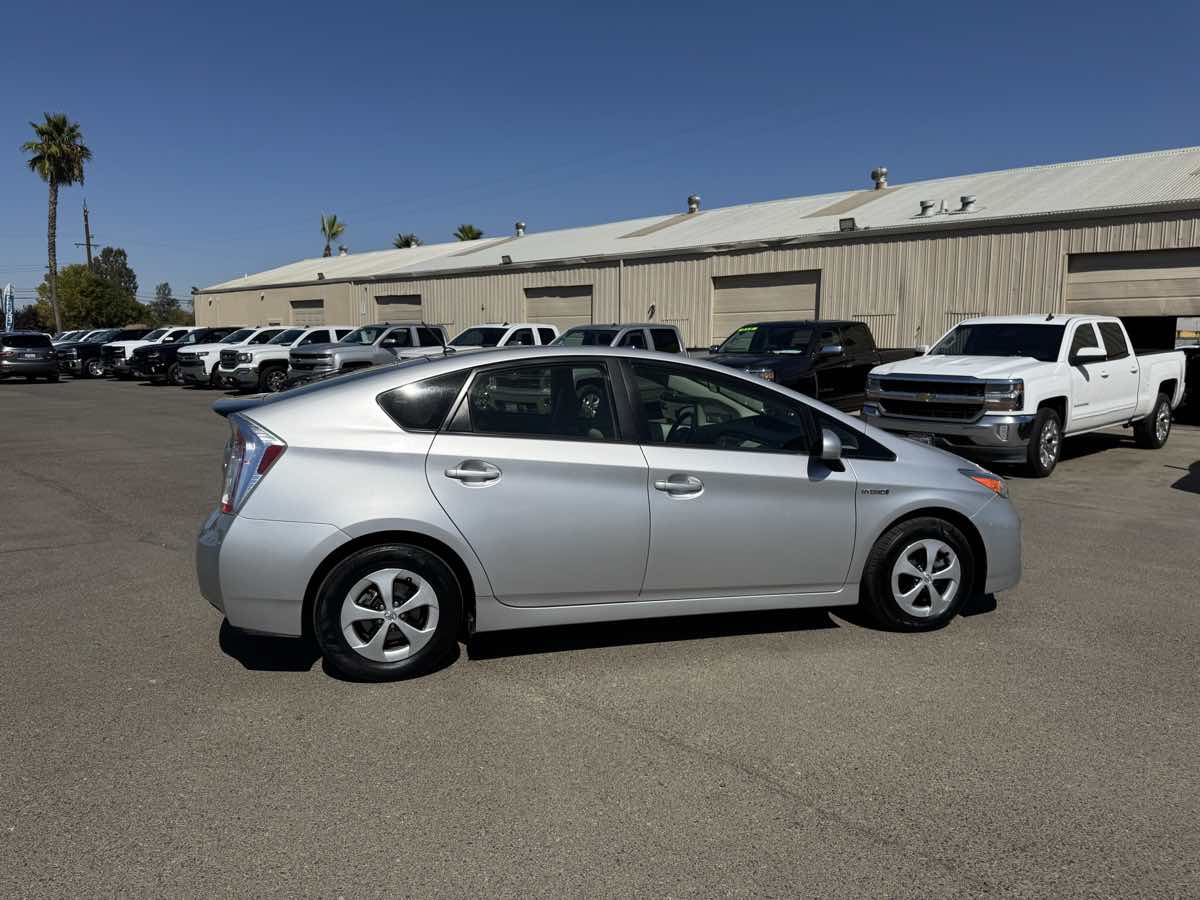2013 Toyota Prius Two photo 11