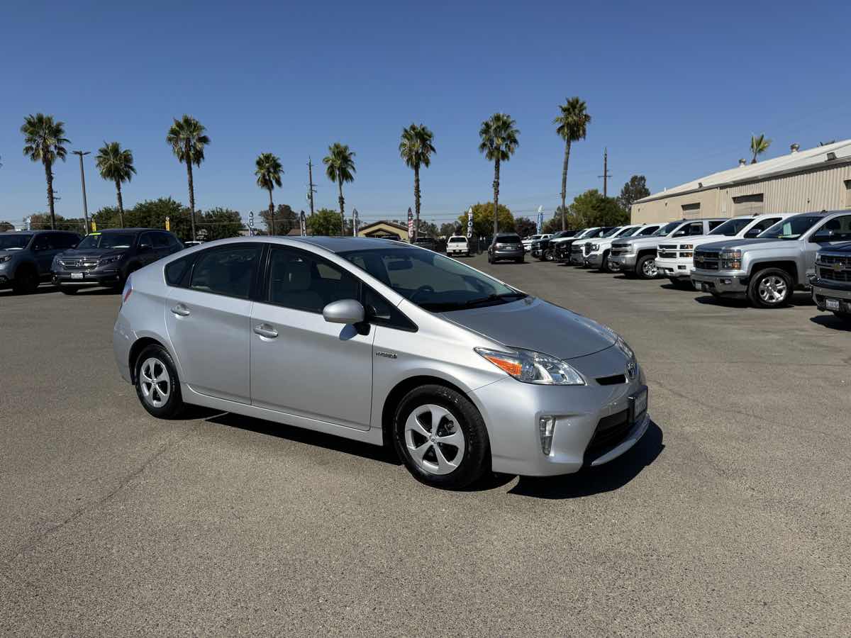 2013 Toyota Prius Two photo 13