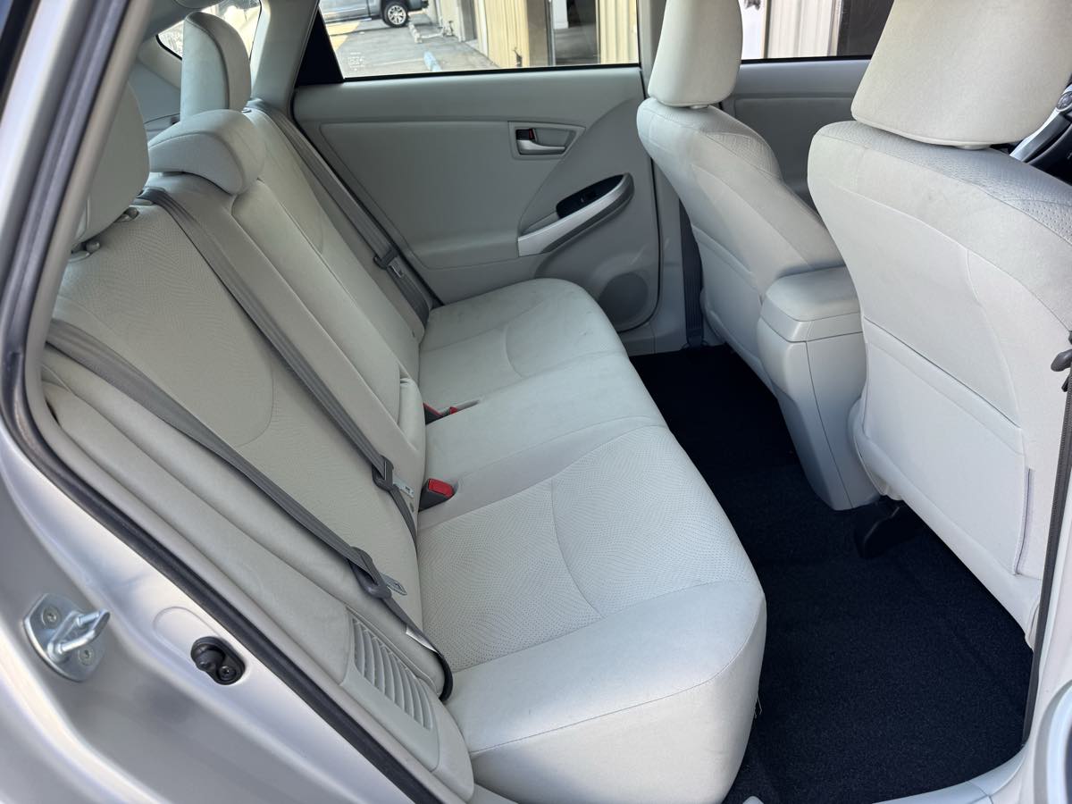 2013 Toyota Prius Two photo 18