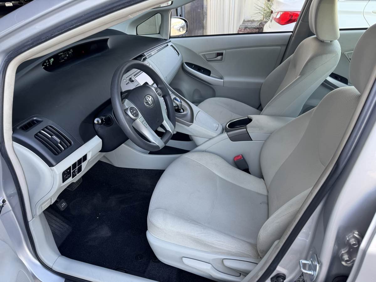 2013 Toyota Prius Two photo 23