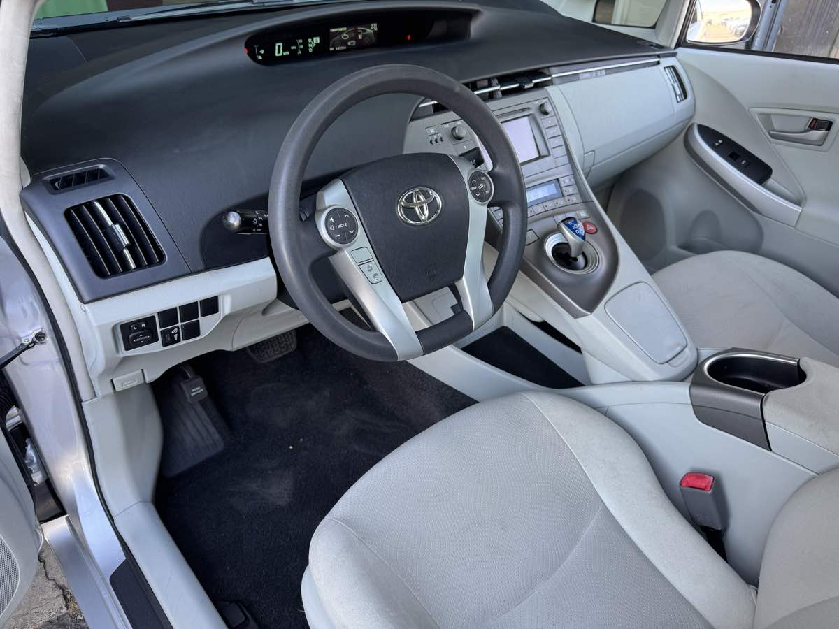 2013 Toyota Prius Two photo 25