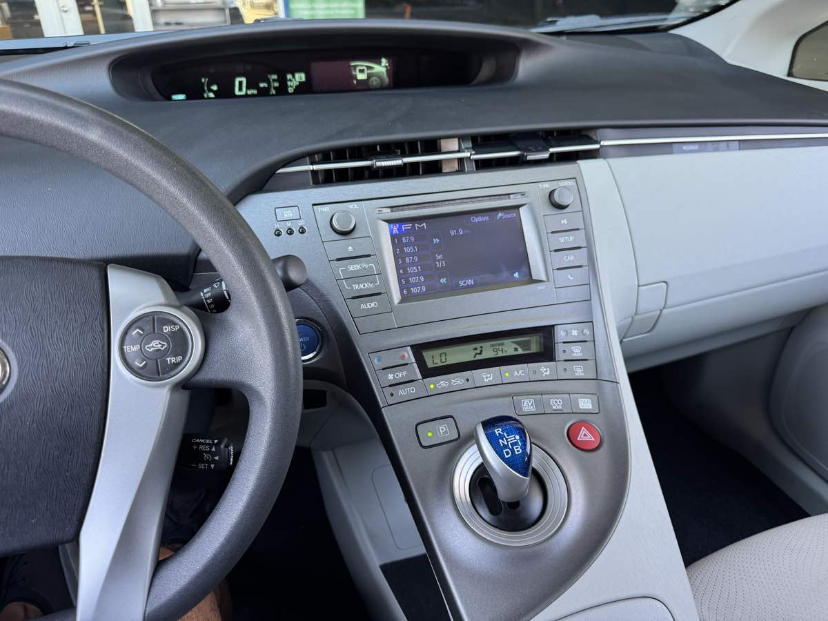 2013 Toyota Prius Two photo 27