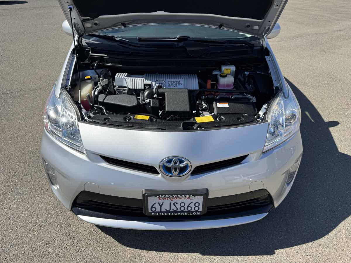 2013 Toyota Prius Two photo 38