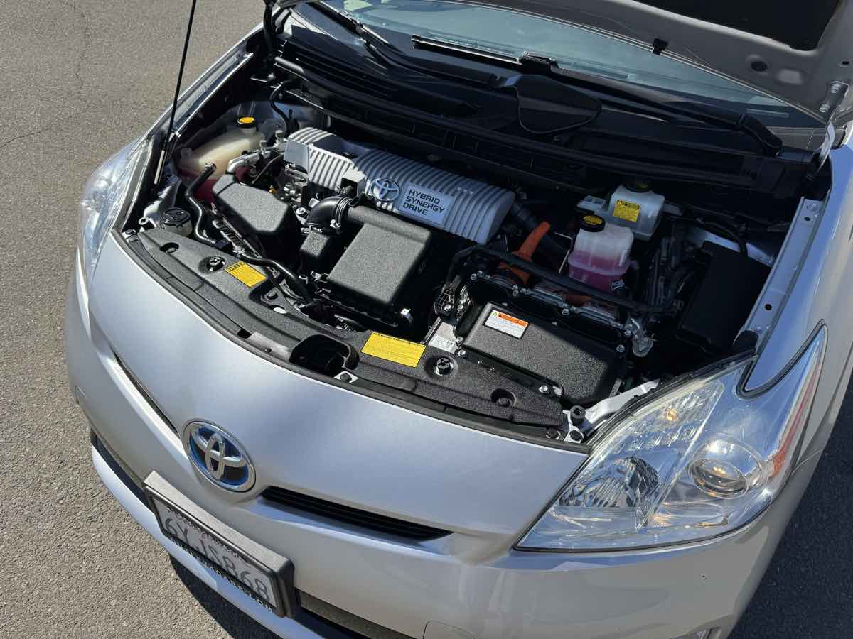 2013 Toyota Prius Two photo 39