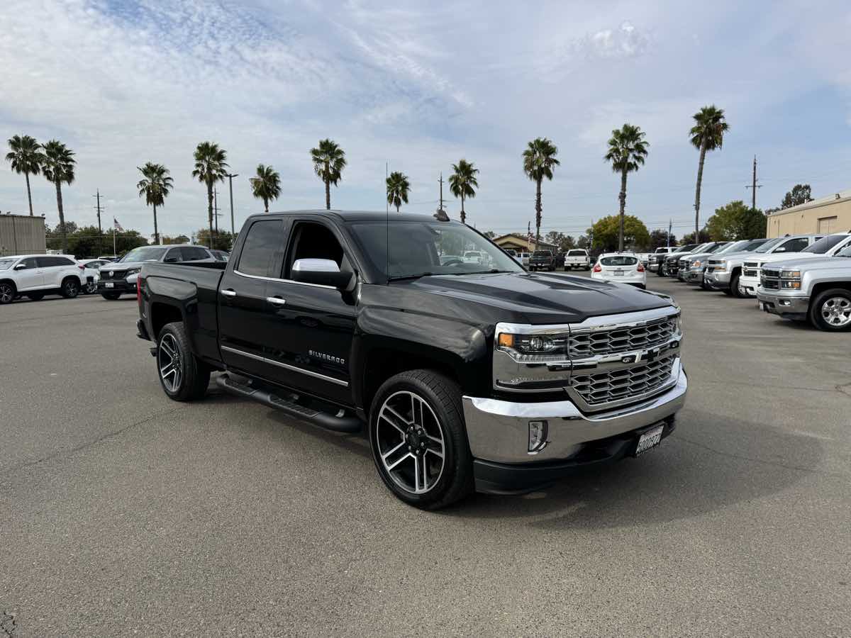 2017 Chevrolet Silverado 1500 LTZ photo 2