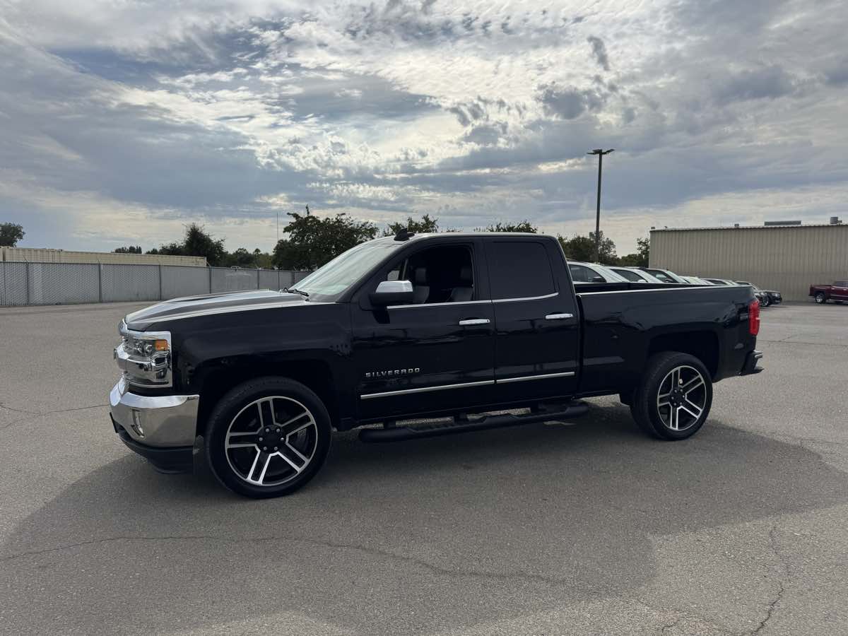 2017 Chevrolet Silverado 1500 LTZ photo 6