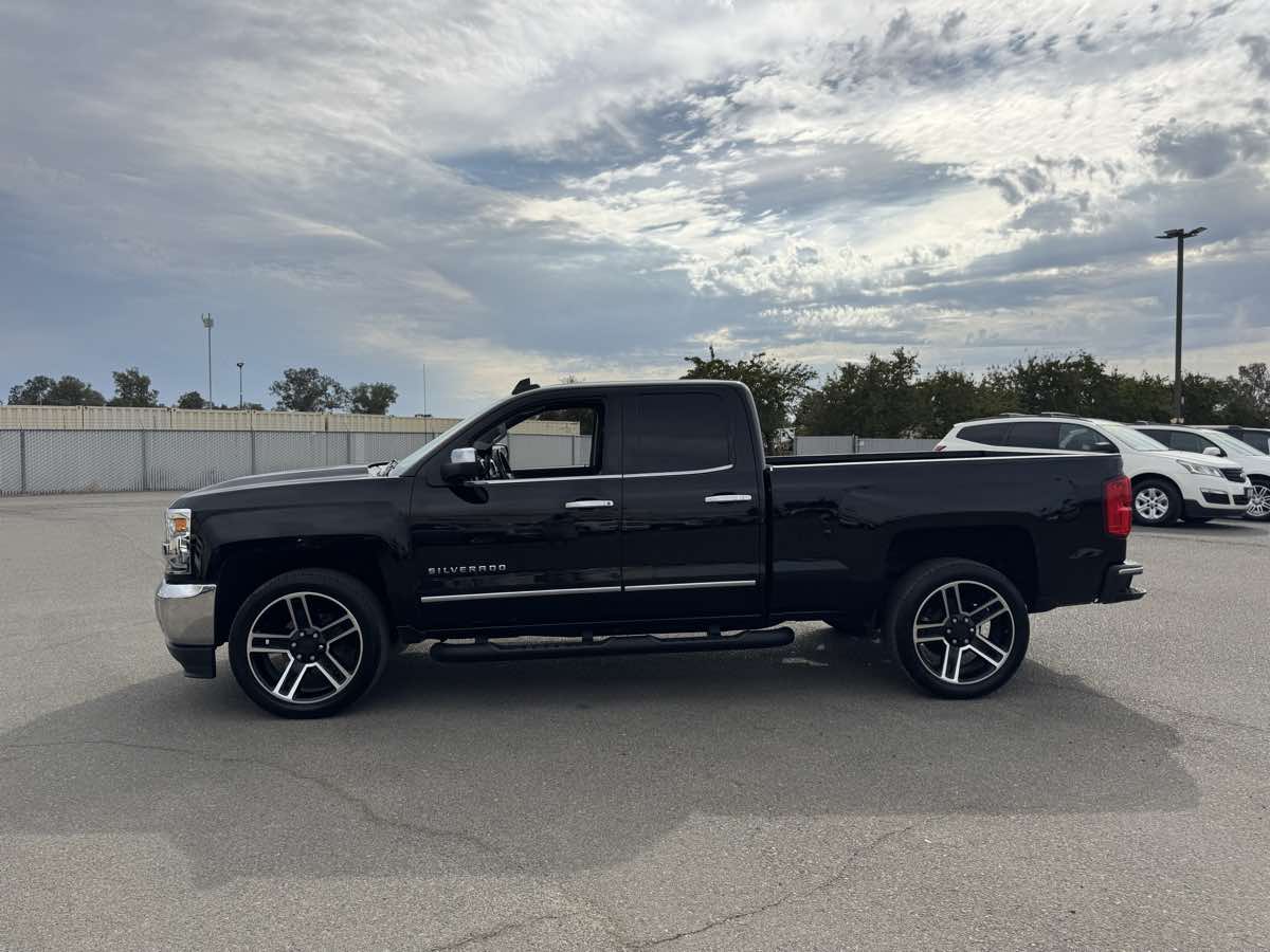 2017 Chevrolet Silverado 1500 LTZ photo 7