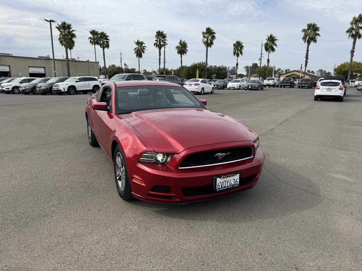 2013 Ford Mustang V6 Premium photo 2