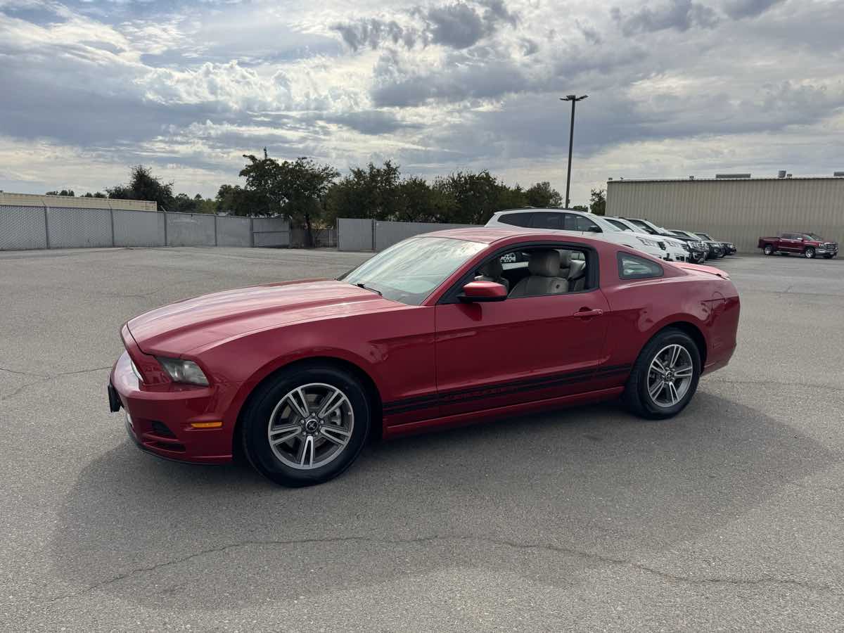 2013 Ford Mustang V6 Premium photo 5