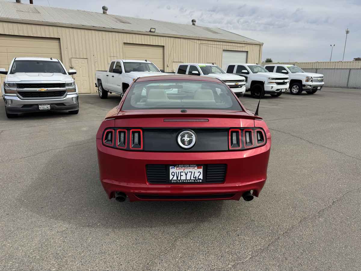 2013 Ford Mustang V6 Premium photo 9