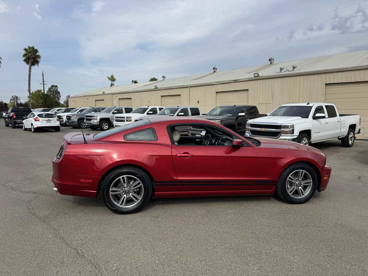 2013 Ford Mustang V6 Premium photo 11