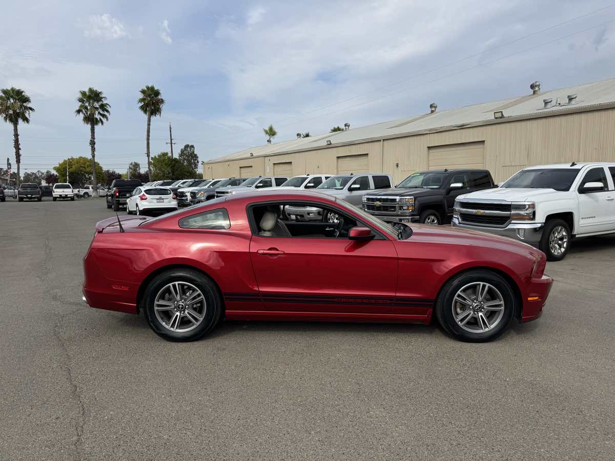2013 Ford Mustang V6 Premium photo 12