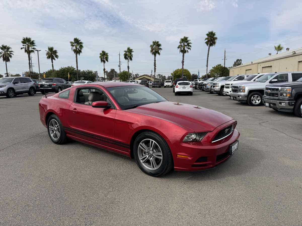 2013 Ford Mustang V6 Premium photo 13