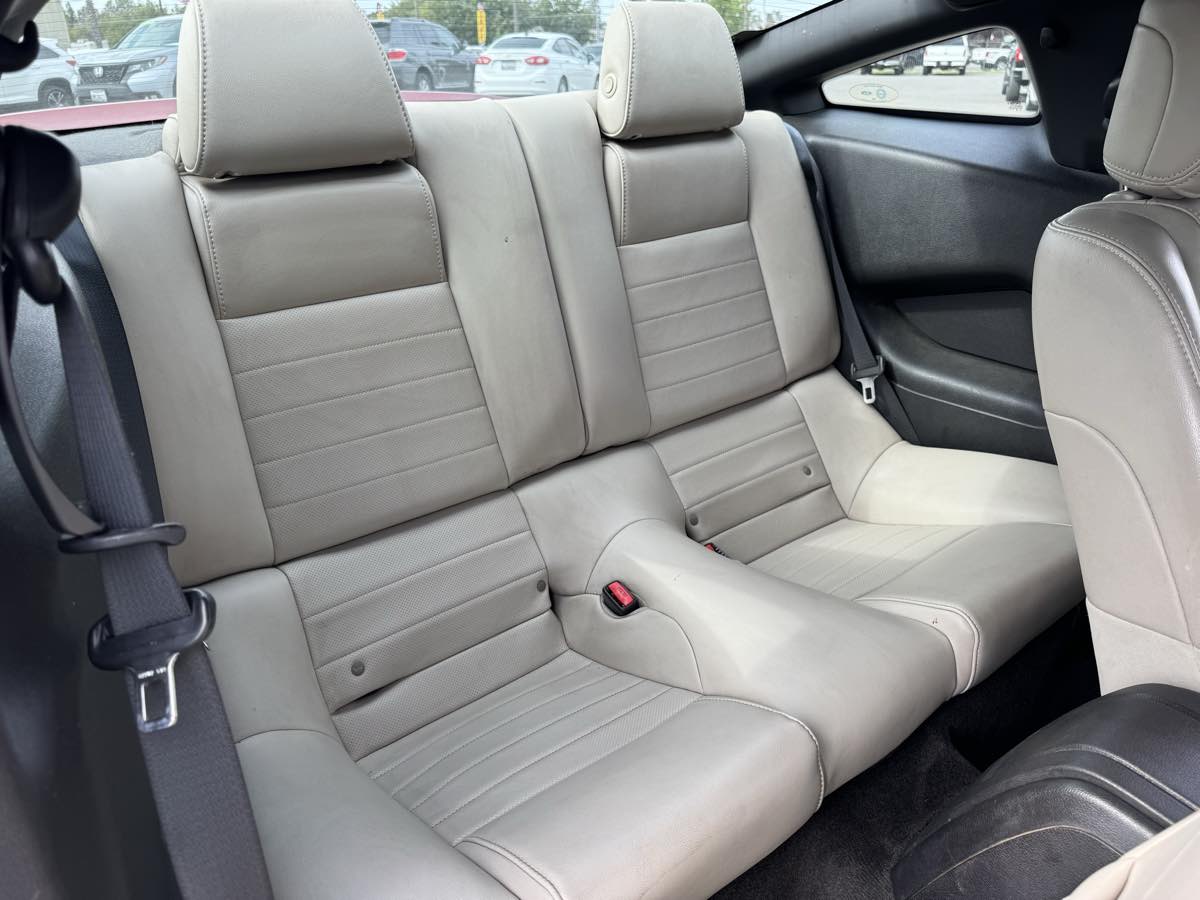 2013 Ford Mustang V6 Premium photo 16