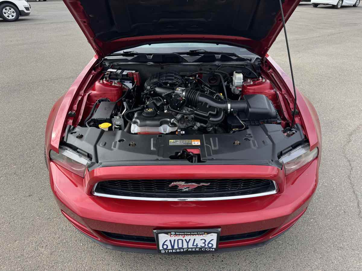 2013 Ford Mustang V6 Premium photo 31
