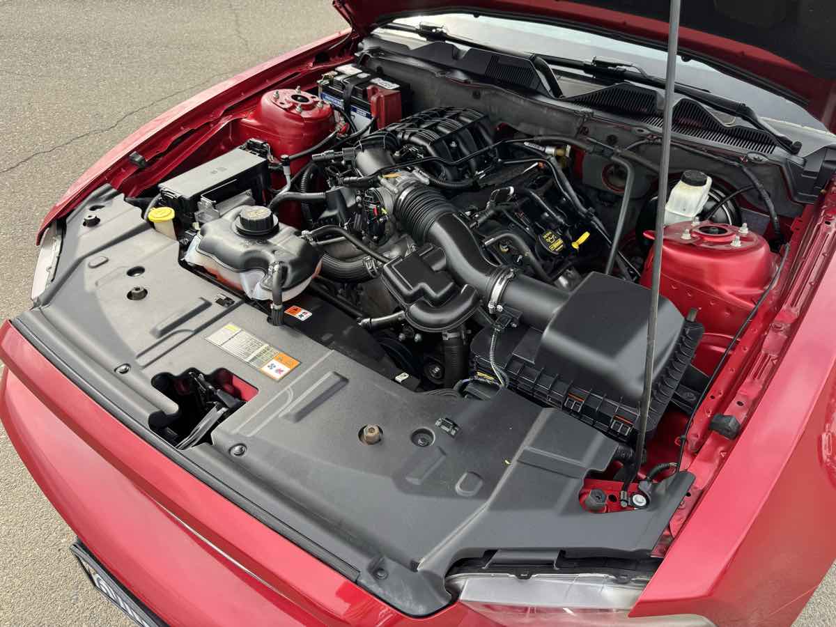 2013 Ford Mustang V6 Premium photo 32