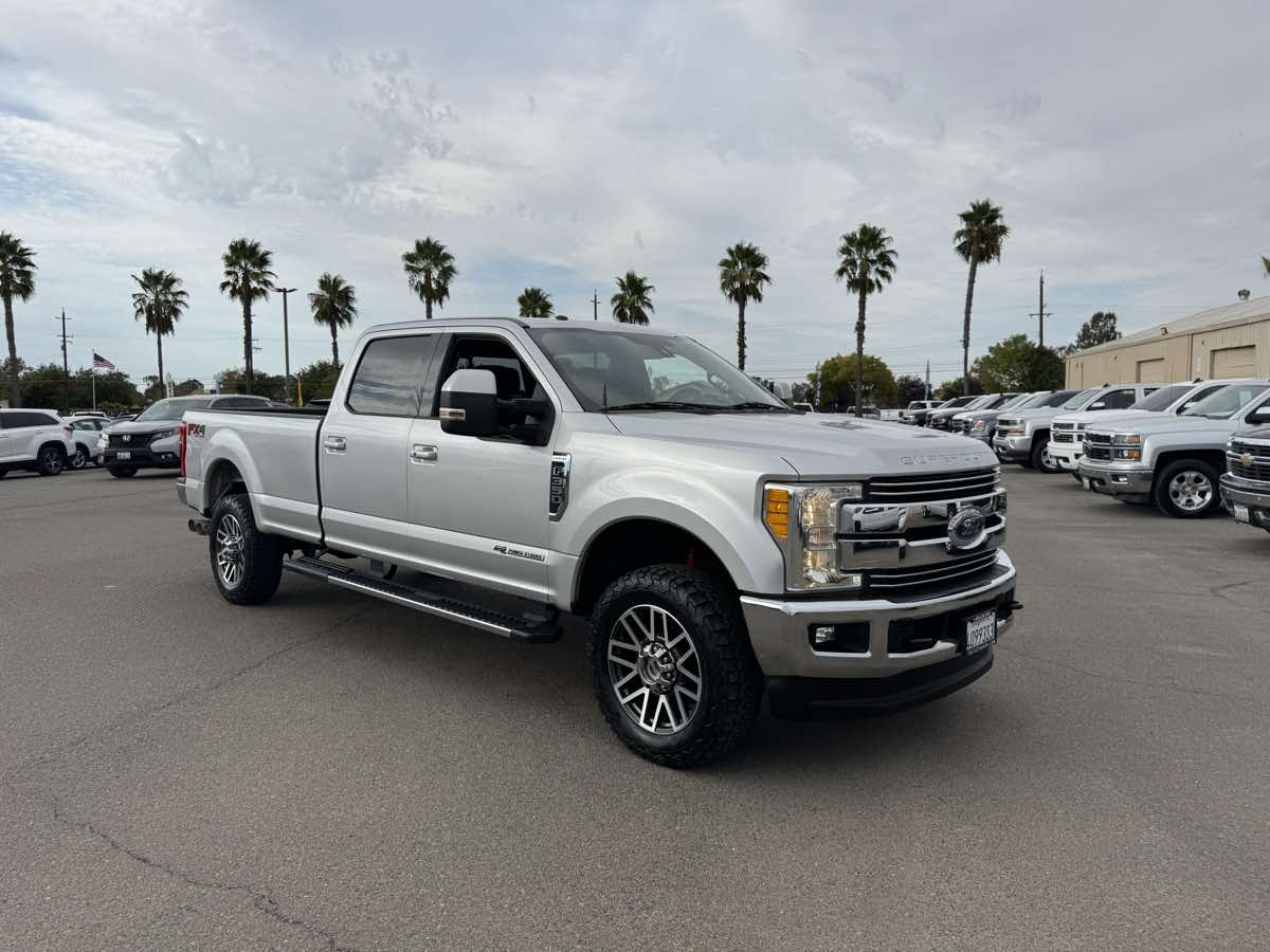 2017 Ford F-350 Lariat photo 2