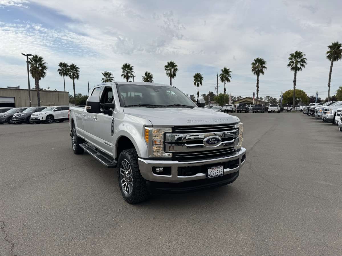 2017 Ford F-350 Lariat photo 3