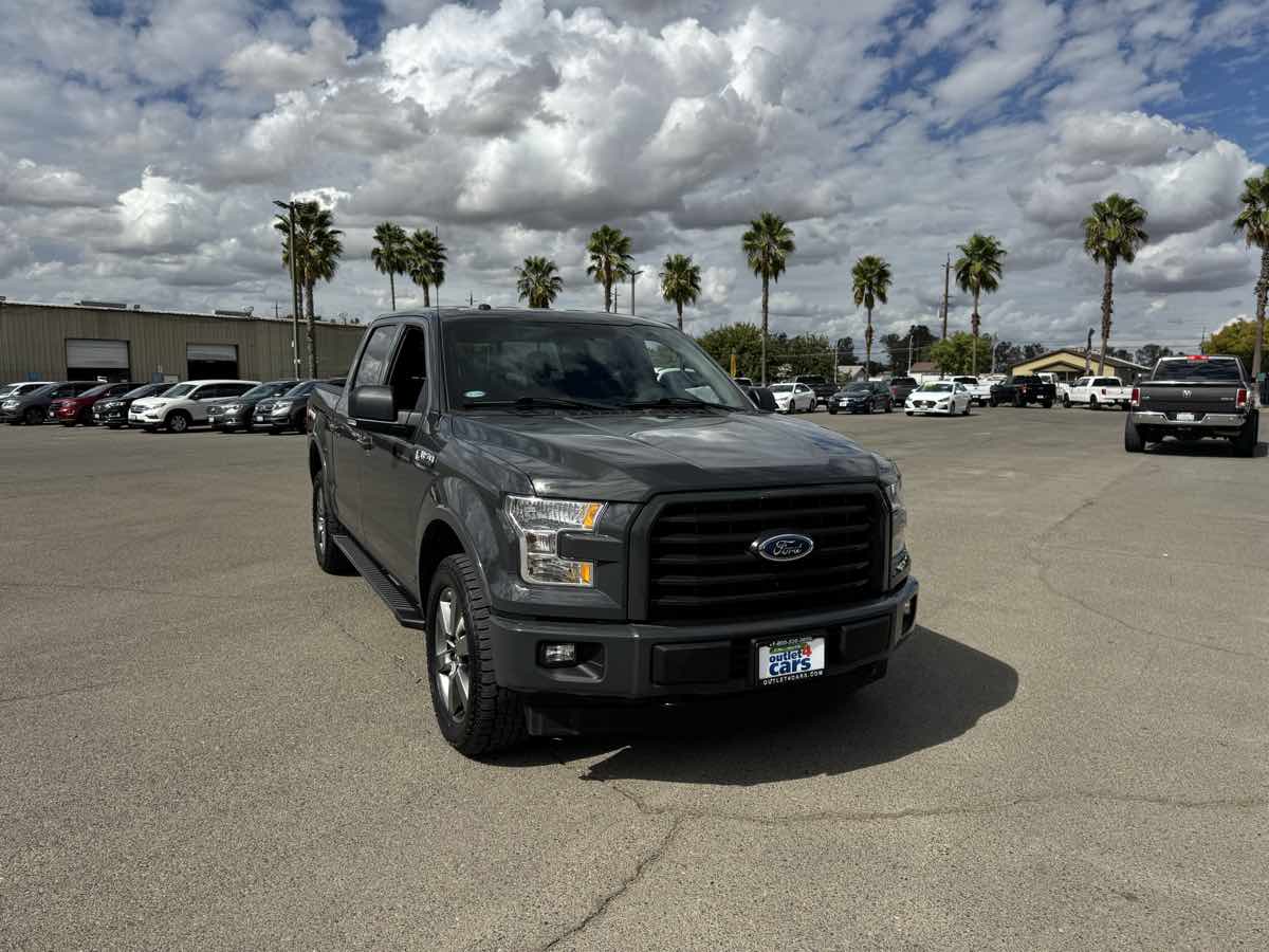 2017 Ford F-150 XLT FX4 photo 3