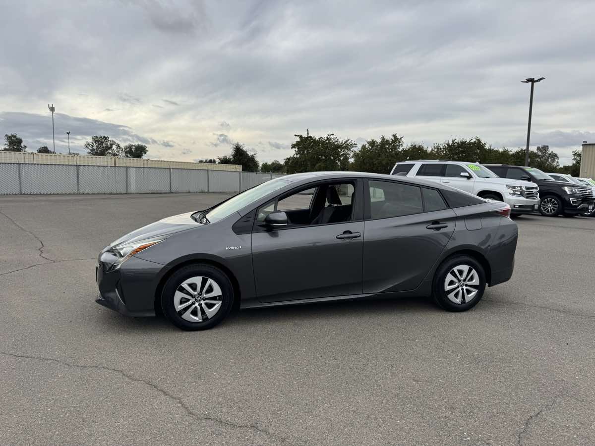 2017 Toyota Prius Two Eco photo 4