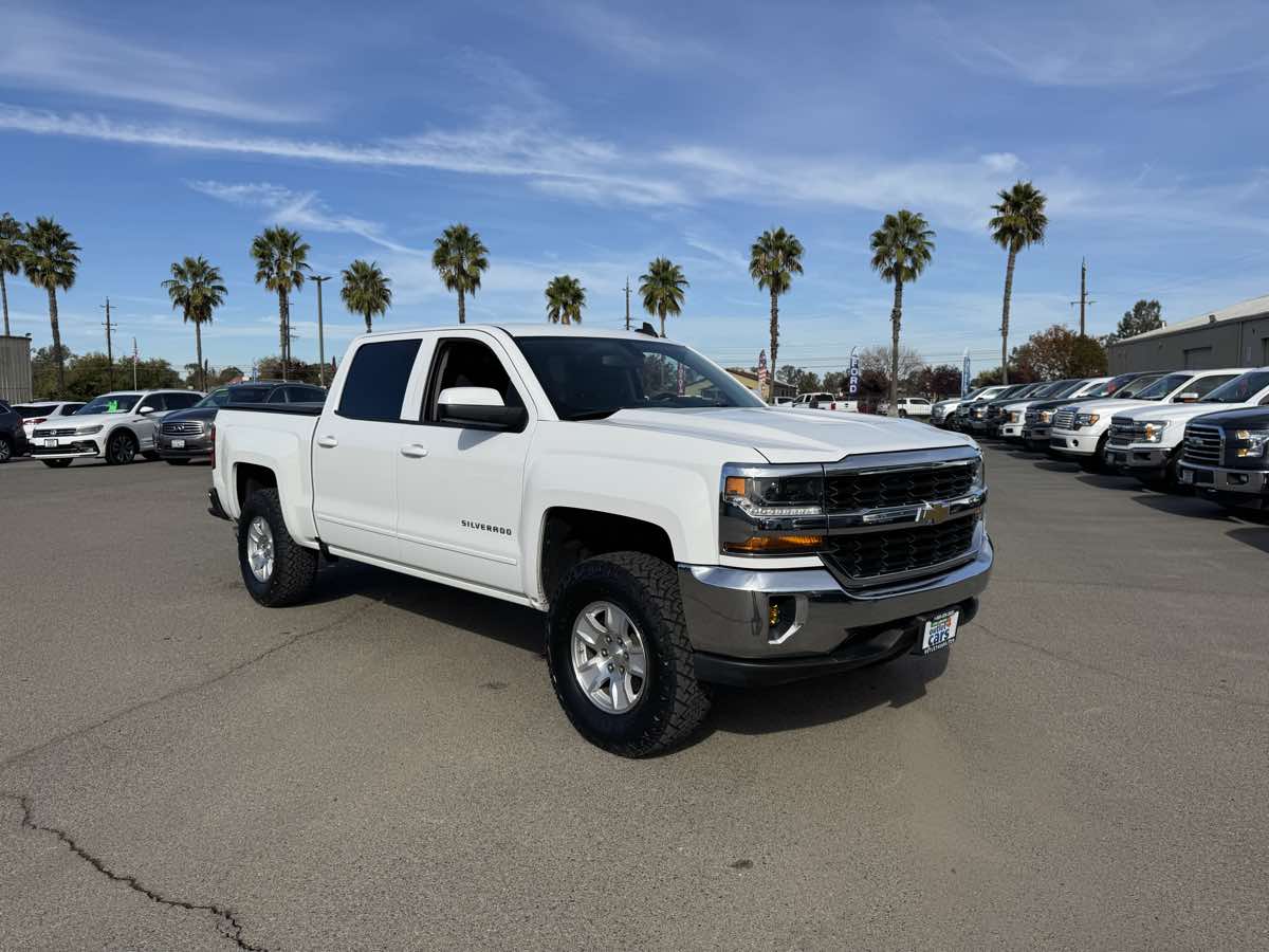 2018 Chevrolet Silverado 1500 LT photo 2