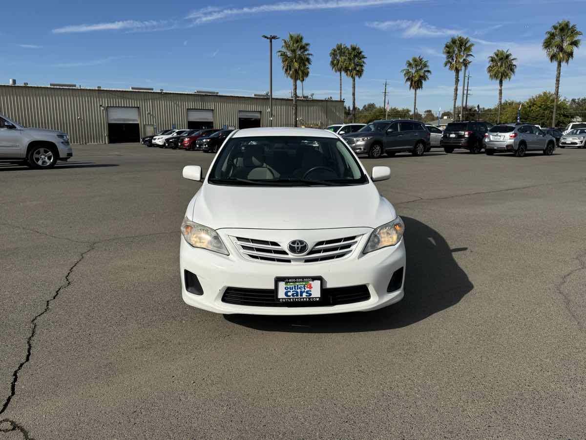 2013 Toyota Corolla LE photo 4