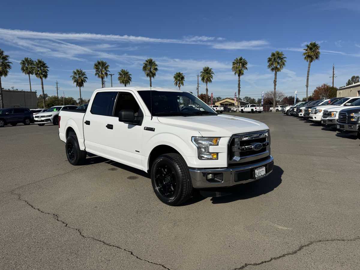 2015 Ford F-150 XLT photo 2