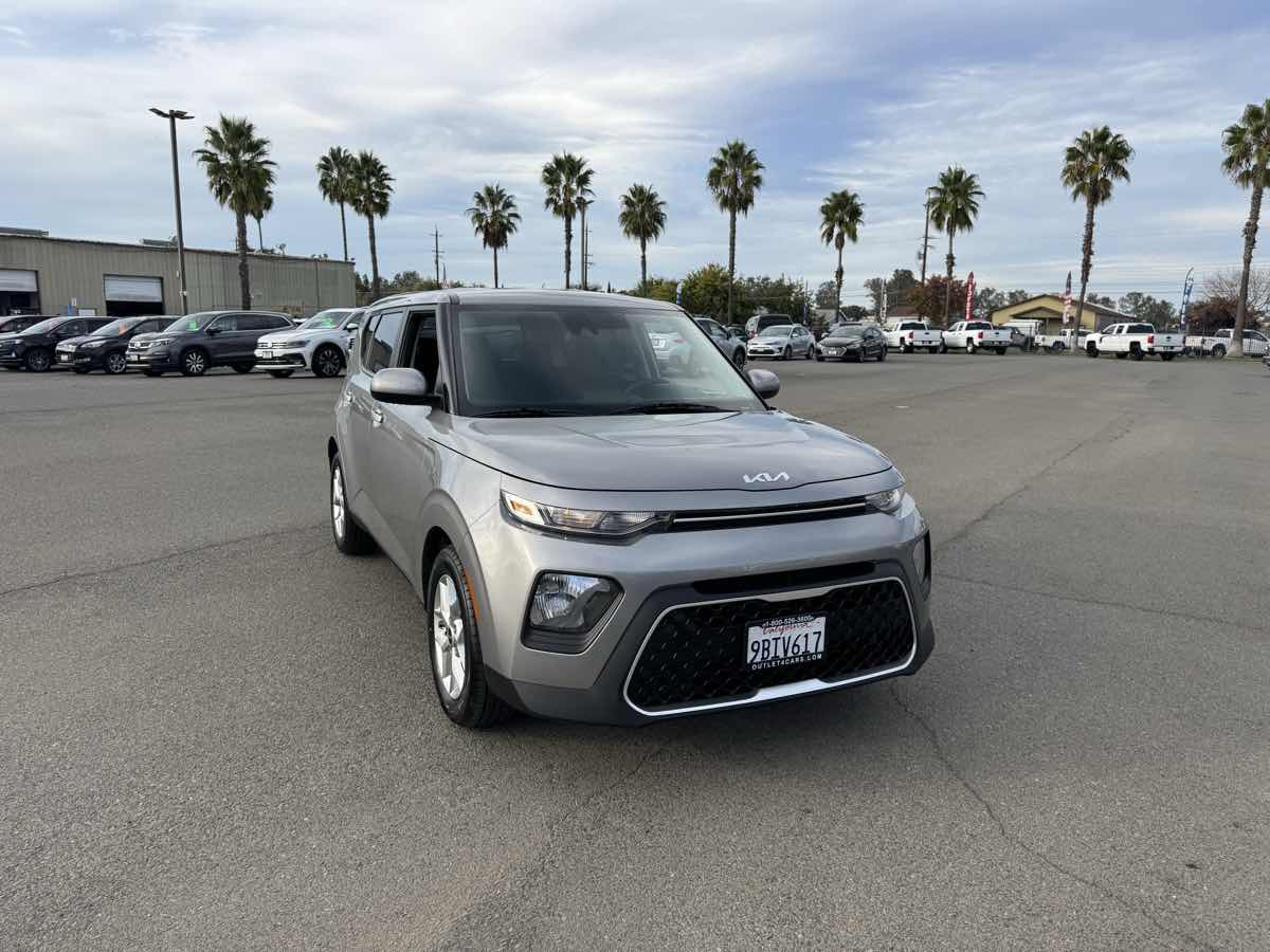 2022 Kia Soul LX photo 3