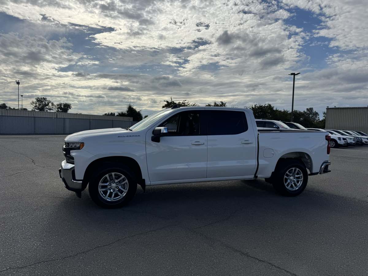 2019 Chevrolet Silverado 1500 LT photo 3