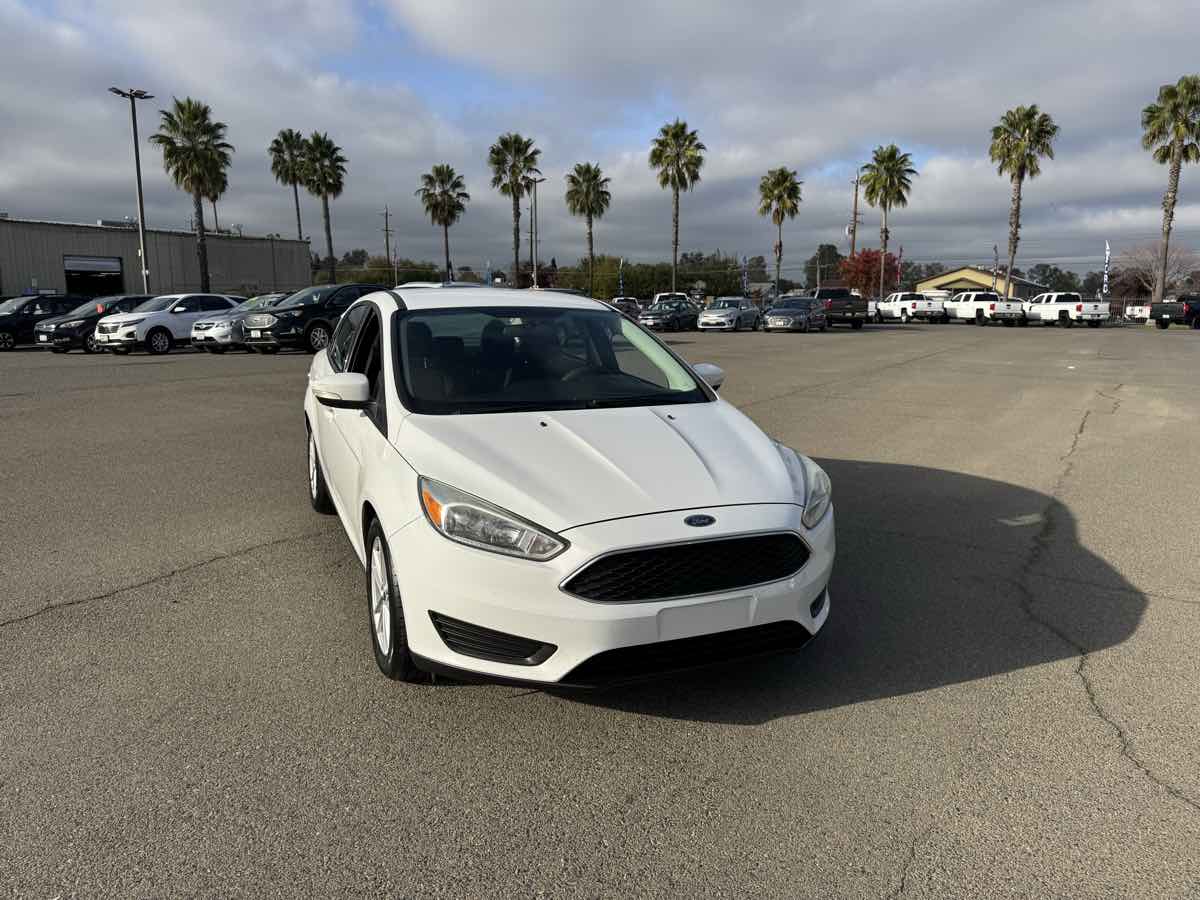 2017 Ford Focus SE photo 3