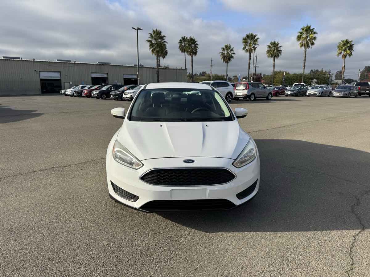 2017 Ford Focus SE photo 4