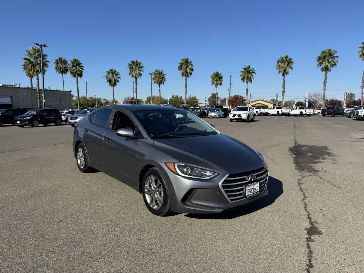 2017 Hyundai Elantra SE photo 2