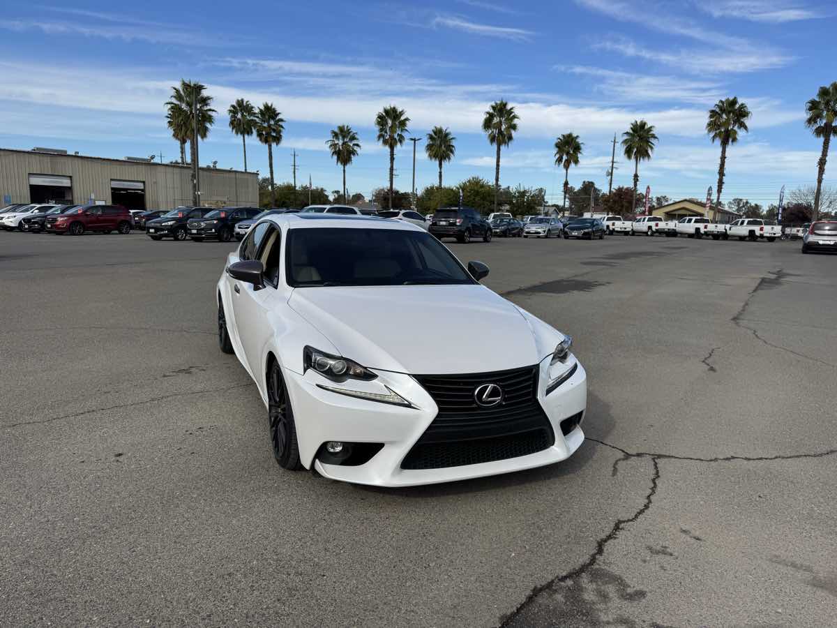 2016 Lexus IS 200t photo 3