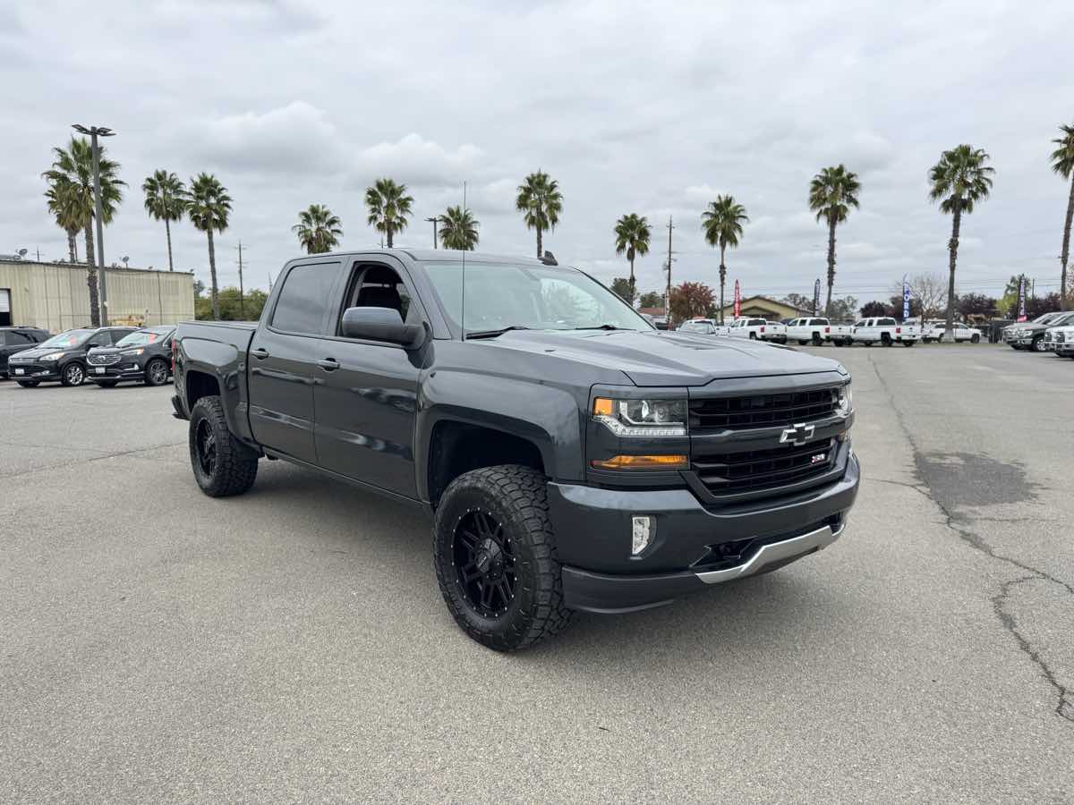 2017 Chevrolet Silverado 1500 LT Z71 photo 2