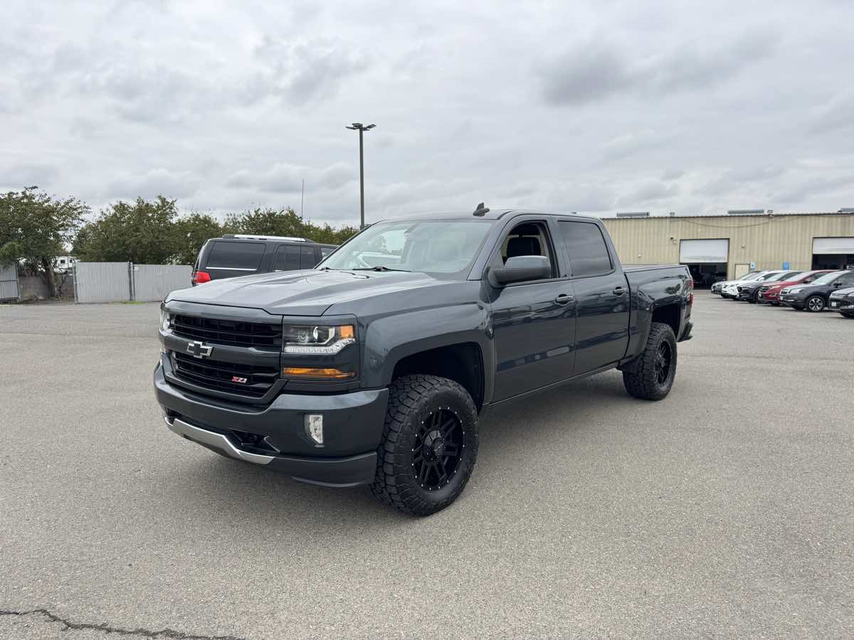 2017 Chevrolet Silverado 1500 LT Z71 photo 4