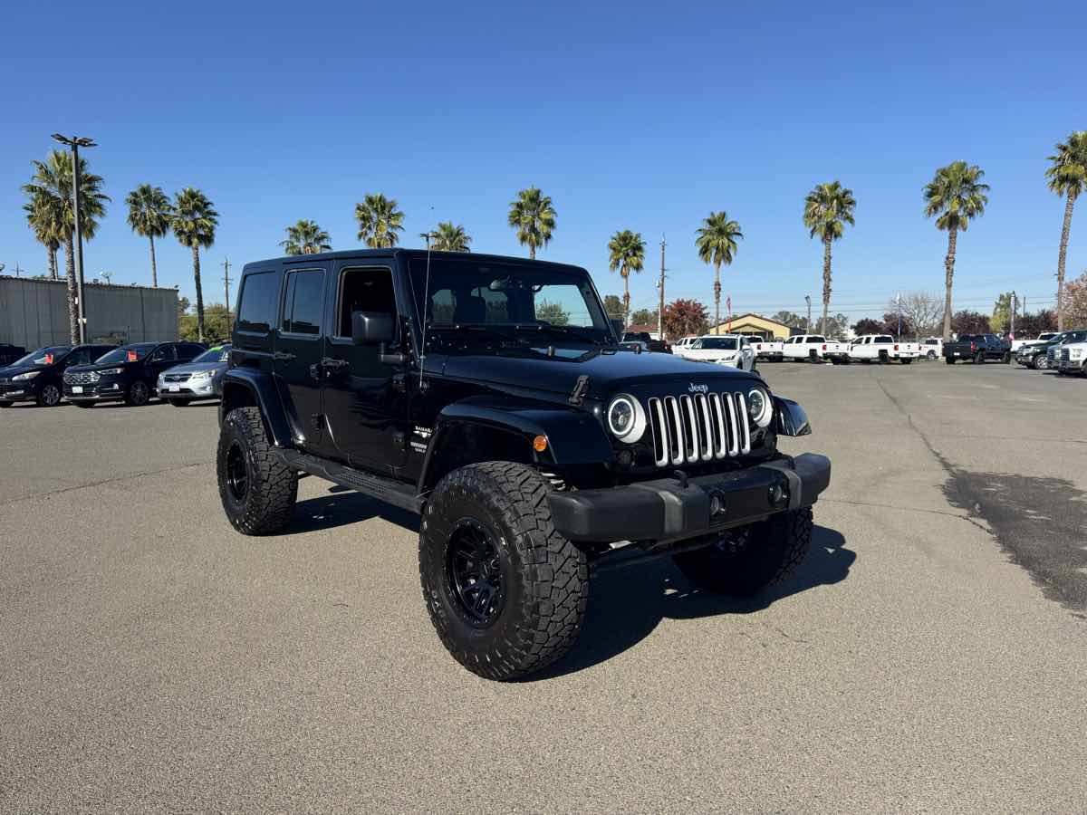 2016 Jeep Wrangler Unlimited Sahara photo 2