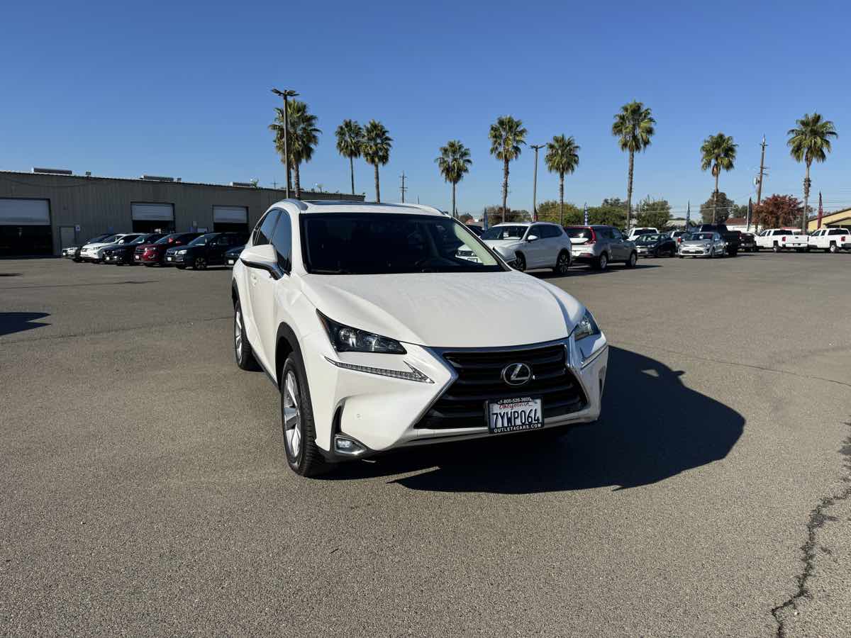 2017 Lexus NX 200t Luxury photo 3