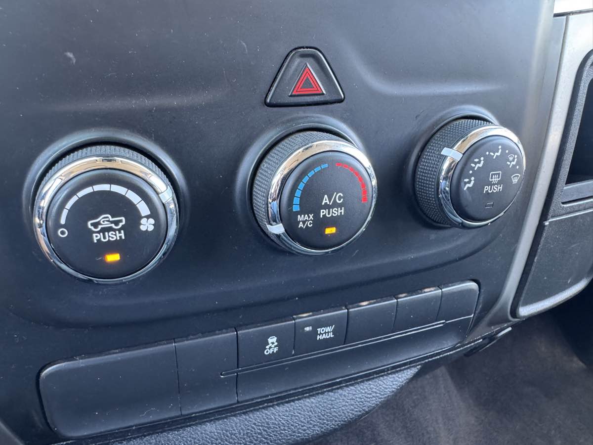 2017 RAM Ram 1500 Pickup SLT - Photo 30