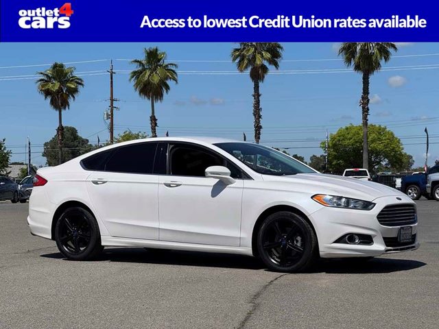 White Platinum Metallic Tri-Coat 2016 Ford Fusion SE Sedan Front-Wheel Drive Automatic