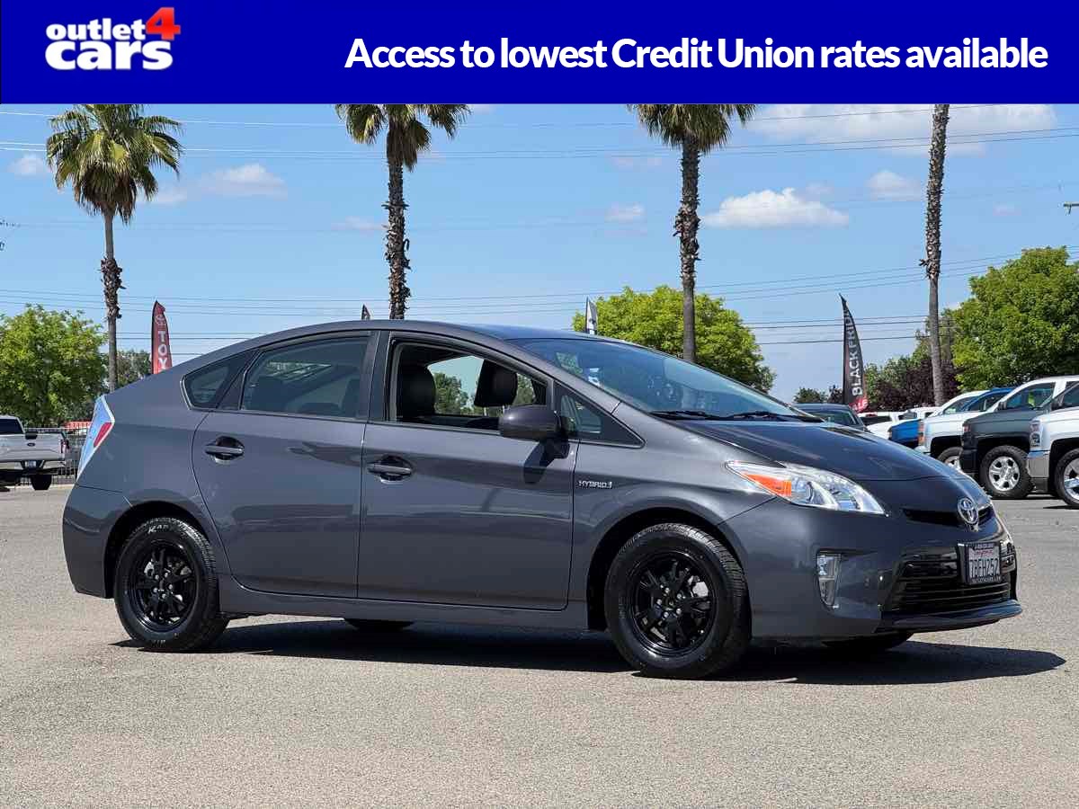 2013 Toyota Prius Two's photo