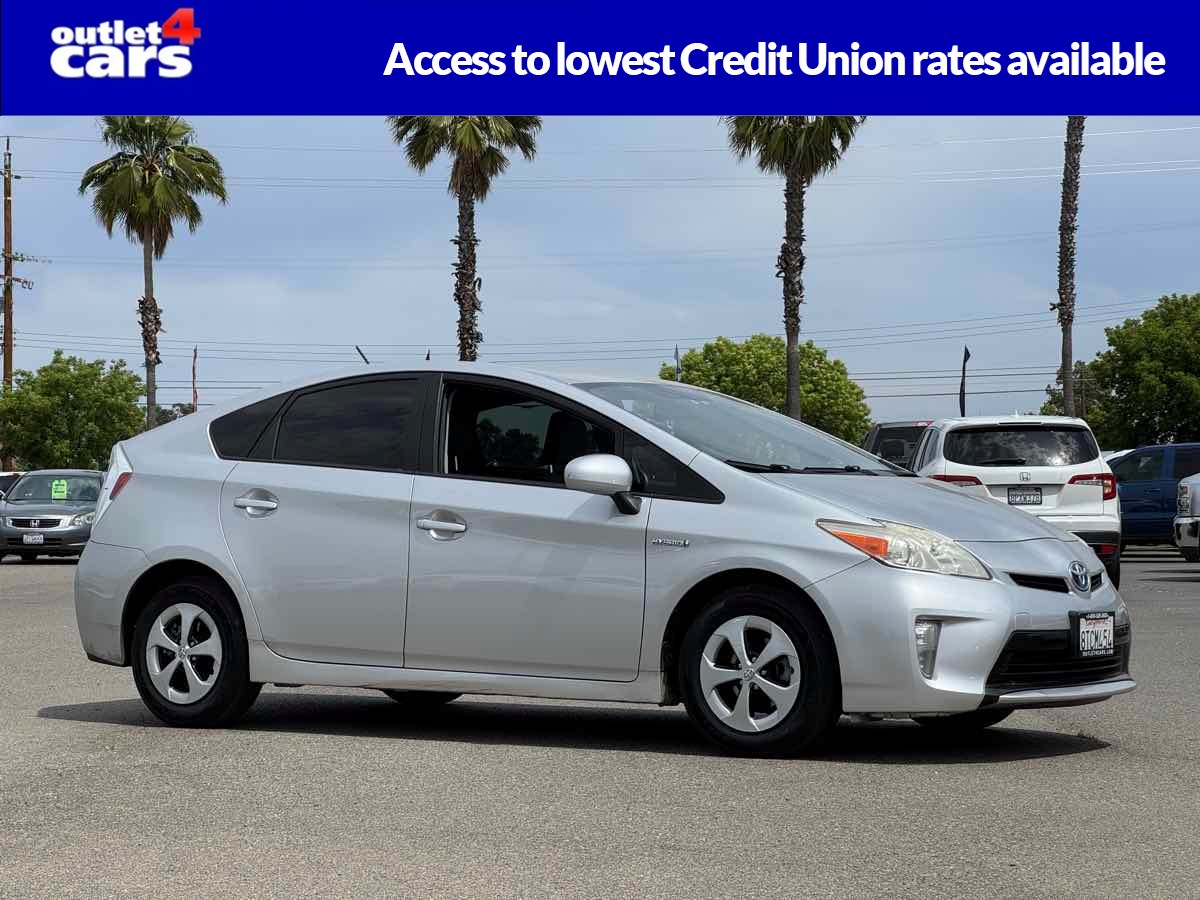 2015 Toyota Prius Two's photo