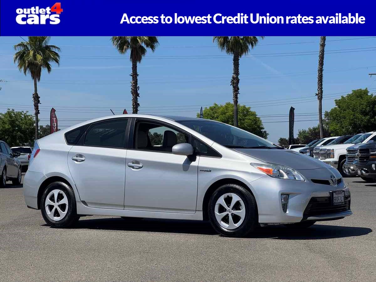 2013 Toyota Prius Two's photo