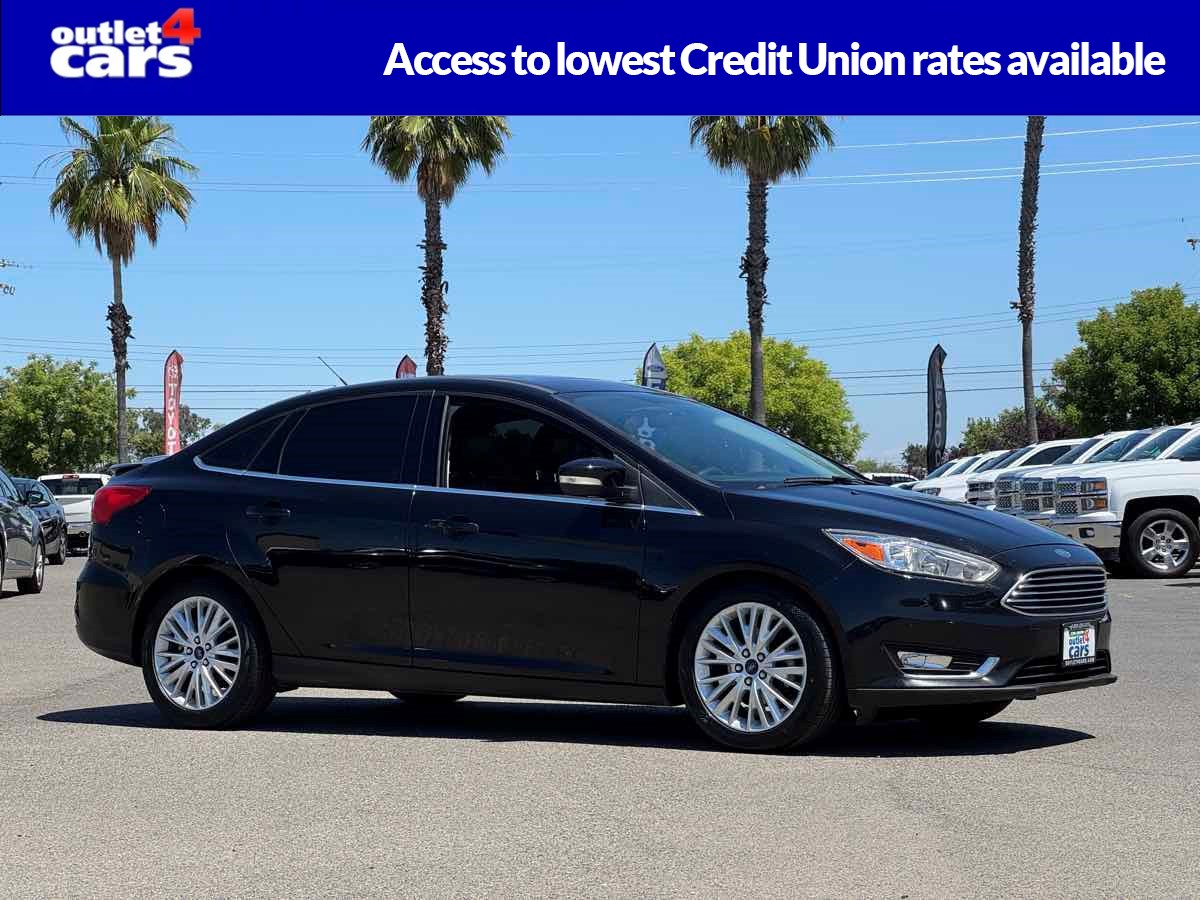 2018 Ford Focus Sedan Titanium's photo