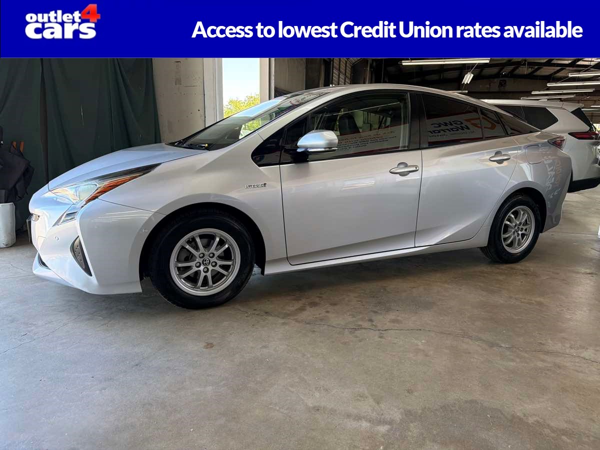 2017 Toyota Prius Two's photo