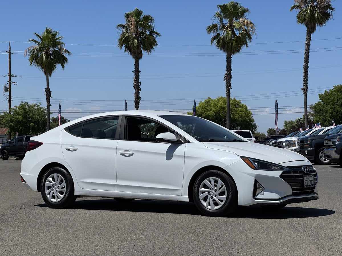 Hyundai Elantra photo 36