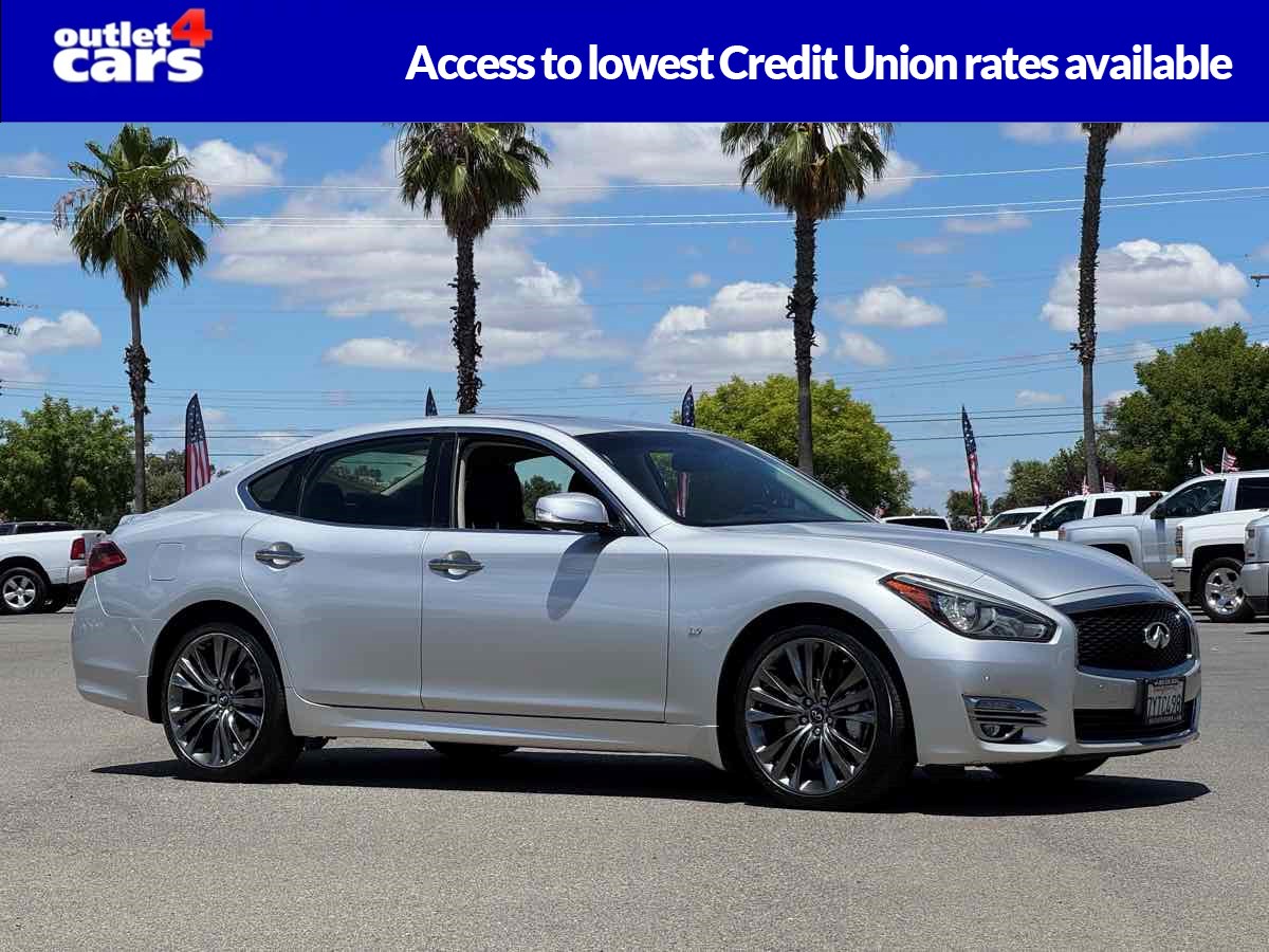 2017 INFINITI Q70 3.7's photo